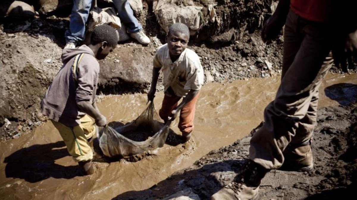 Économie — Suspension de la transformation artisanale du cuivre et du cobalt en RDC