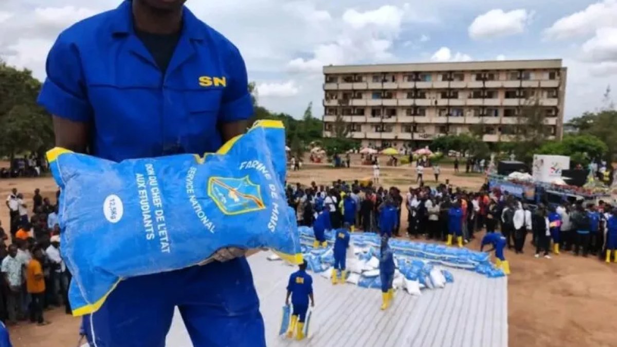 Social — Le Service National offre 16 000 sacs de maïs aux étudiants de Lubumbashi